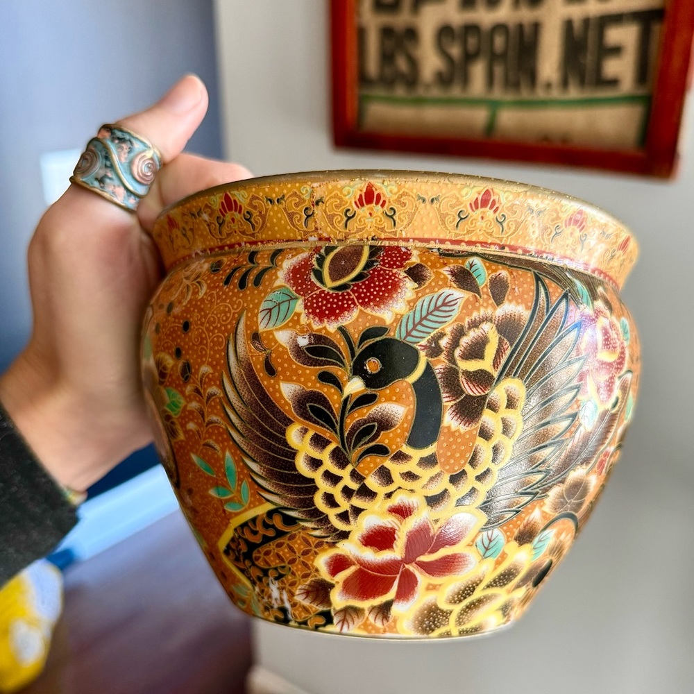 Beautiful Hand Painted Chinese Vase/Plant Pot with Peacock